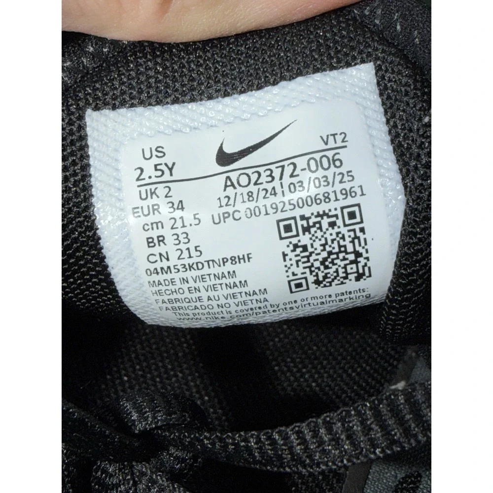 Nike Air Max 270 Kids Size 2.5Y Black Running Shoes Comfort Sneakers AO2372-006